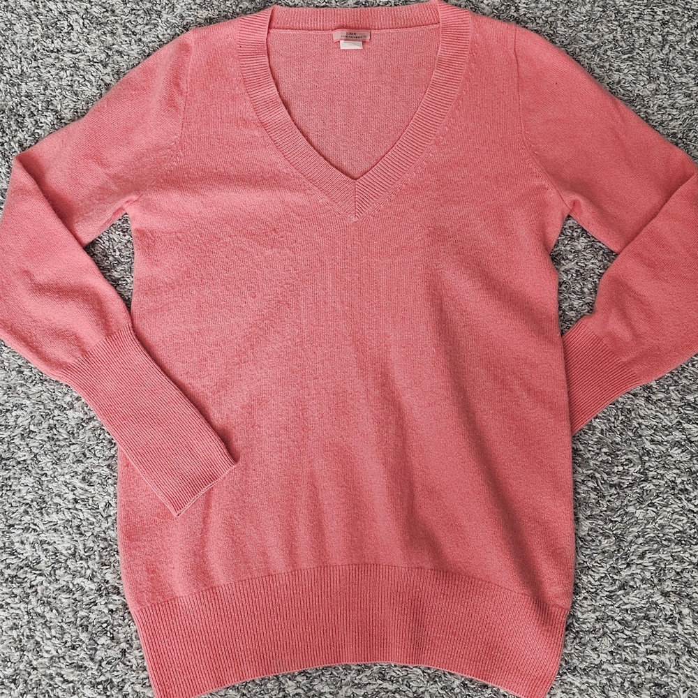 Women's V-Neck Sweater - Pink